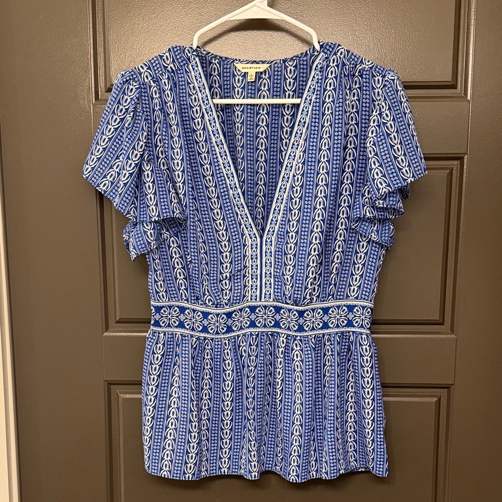 Max Studio Blue and White Patterned Blouse